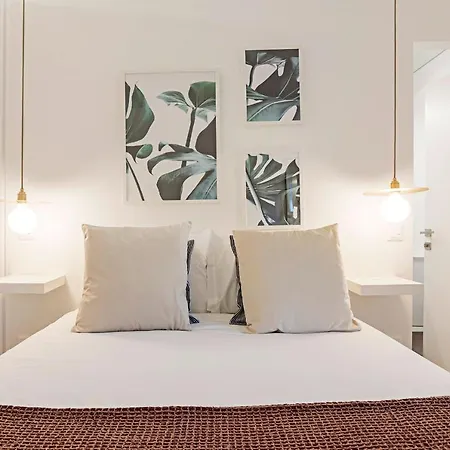 Wonderful 2br Duplex Near River By Lovelystay