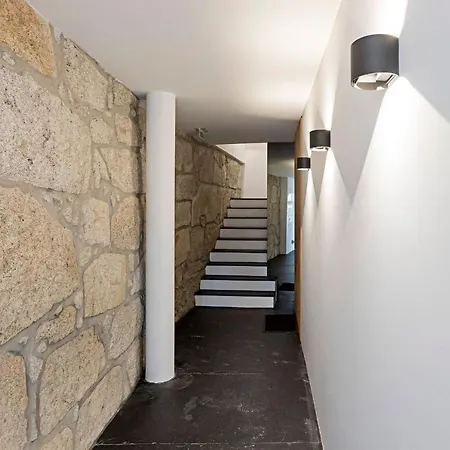 Wonderful 2br Duplex Near River By Lovelystay