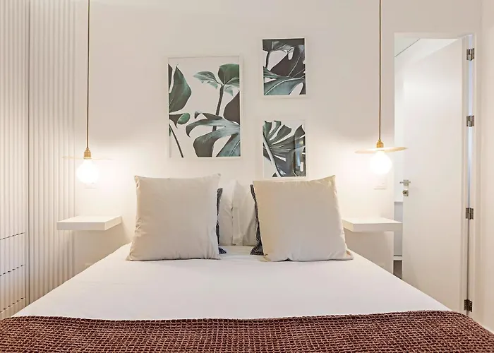 Wonderful 2br Duplex Near River By Lovelystay