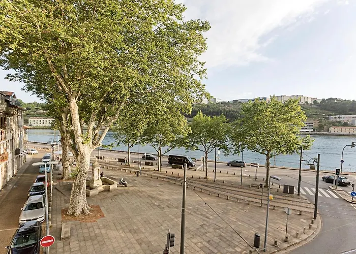 Wonderful 2br Duplex Near River By Lovelystay Porto