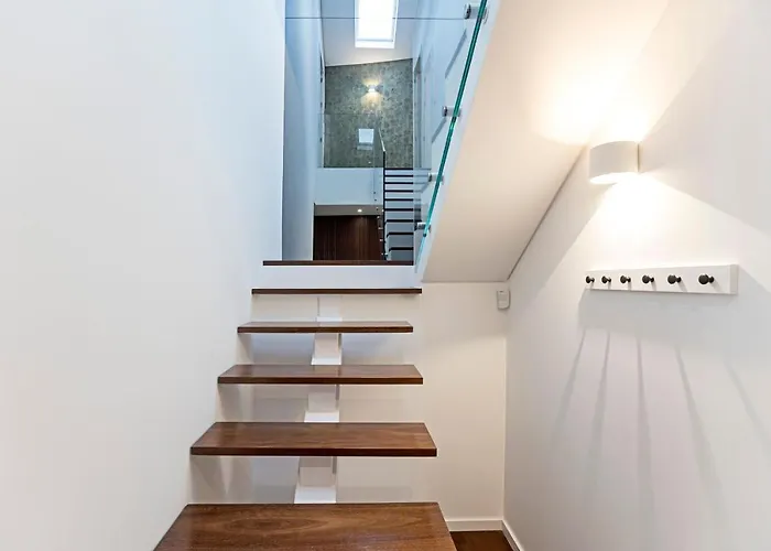 Wonderful 2br Duplex Near River By Lovelystay