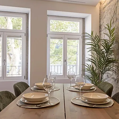 Wonderful 2br Duplex Near River By Lovelystay *